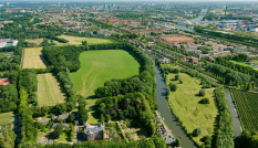 Luchtfoto van Slot Zuylen met omliggend groen