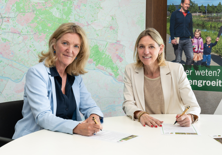 Petra Schut en Mirjam Sterk ondertekenen GGM Pact IVN