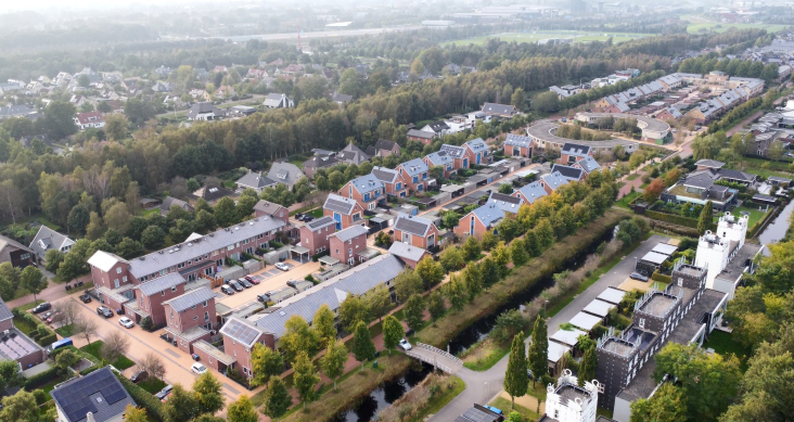 © Gemeente Heerenveen Luchtfoto van woonwijk Skoatterwâld Heerenveen